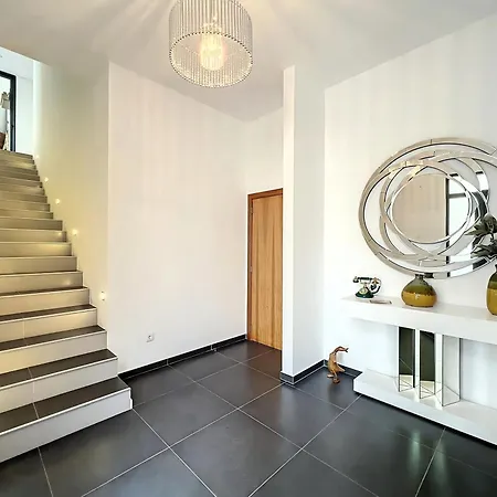Traumhaus 2, Von Lsamadeira