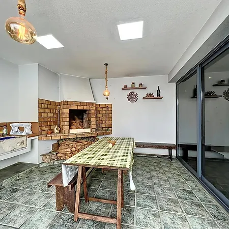 בית נופש Traumhaus 2, Von Lsamadeira